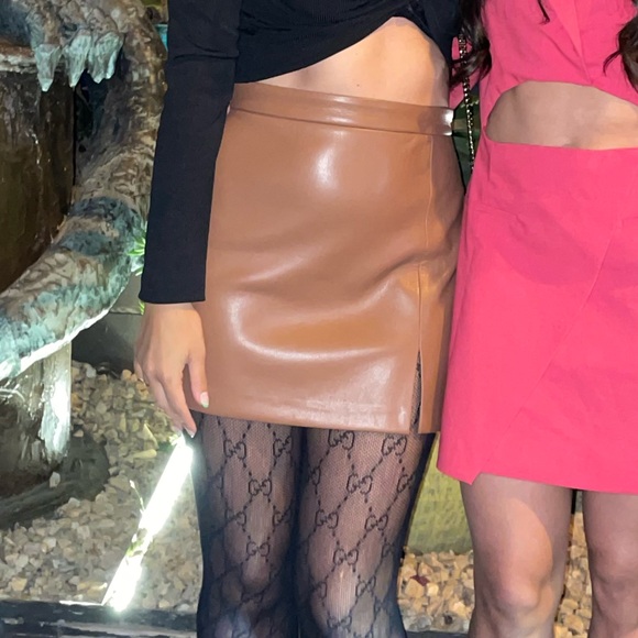 Wilfred vegan leather mini skirt - Picture 3 of 3